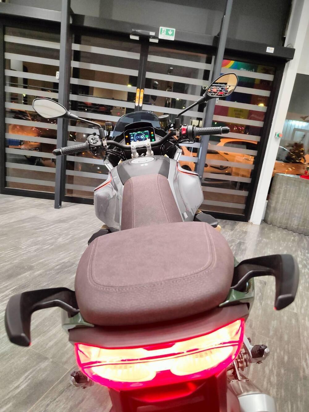 Moto Guzzi V100 Mandello S (2022 - 24) (14)