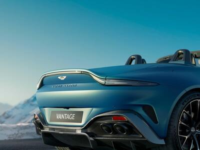 Aston Martin Vantage Roadster: l&#039;8 cilindri da 665 CV si toglie il tetto 