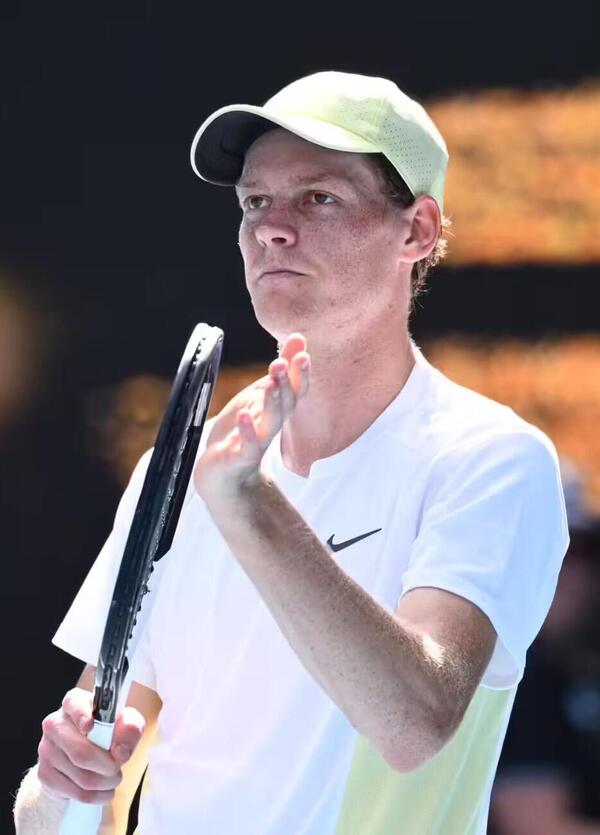 Australian Open, Jannik Sinner vince ma non basta: ecco il &ldquo;segreto&rdquo; su cui punta il numero uno al mondo (con Cahill e Vagnozzi) per arrivare in finale