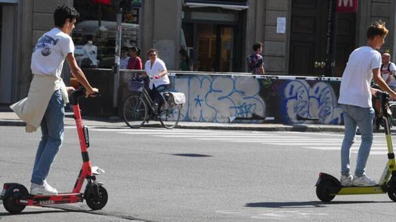 Nuovo Codice della Strada. Senza casco sul monopattino elettrico: sei studenti multati dalla Polizia Municipale