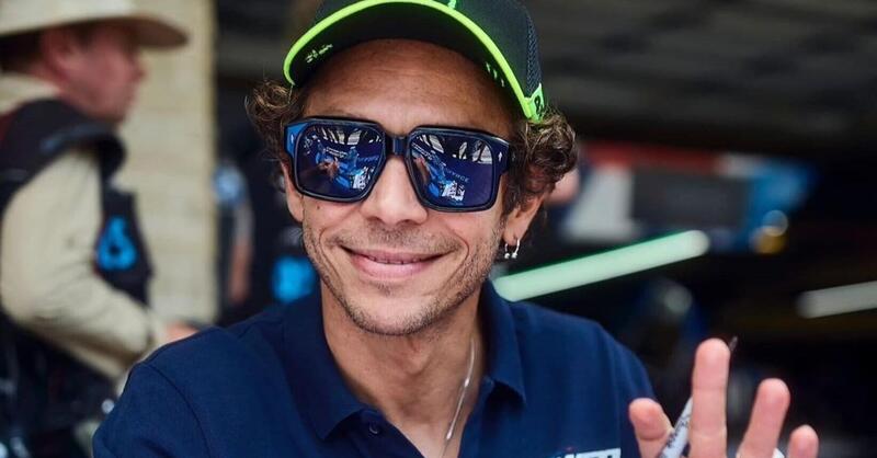 MotoGP 2025. Valentino Rossi: &quot;La mattina mi alzo alle 7,45 e faccio il latte&quot; [VIDEO]