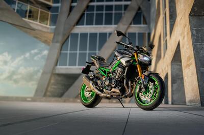 Svelato il prezzo delle Kawasaki Z900 e Z900 SE 2025: tenetevi forte! [VIDEO E GALLERY]