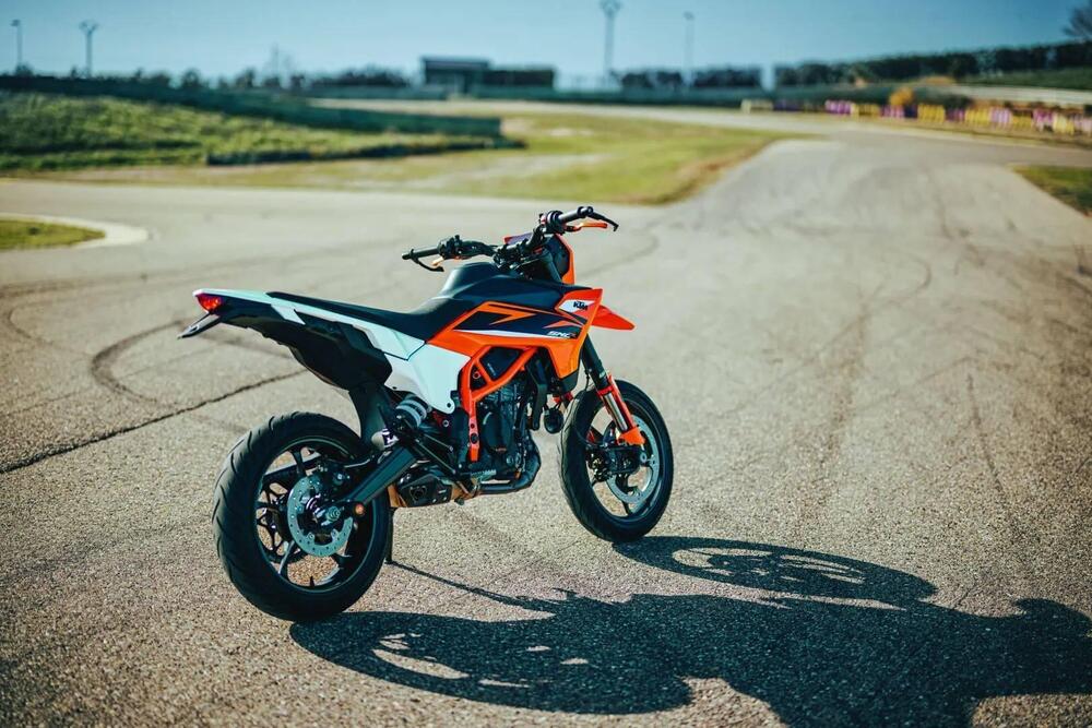KTM 125 SMC R (2025) (2)