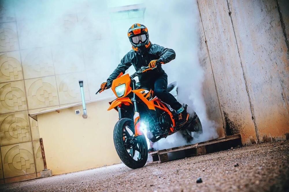 KTM 125 SMC R (2025) (7)