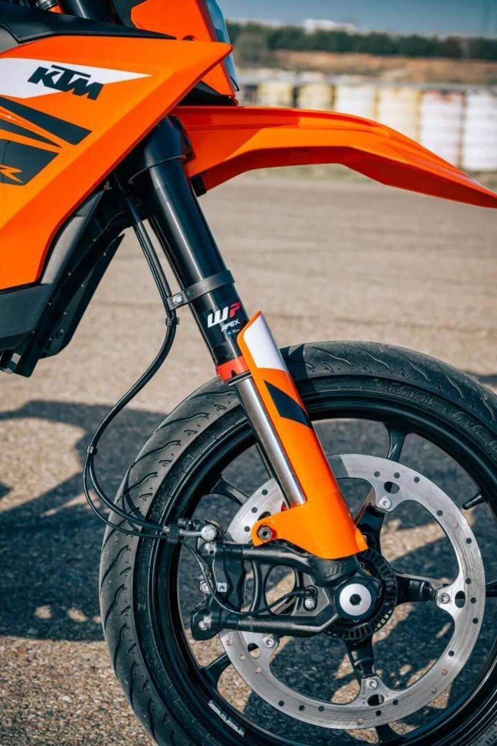 KTM 125 SMC R (2025) (10)