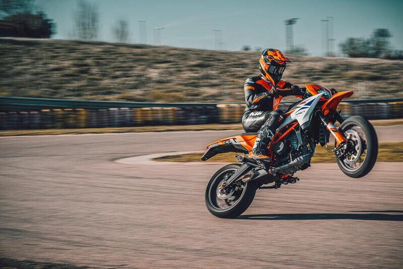 KTM SMC 125 R e 390 SMC R 2025: pi&ugrave; READY TO RACE di cos&igrave;!