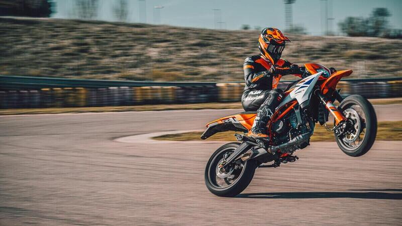 KTM SMC 125 R e 390 SMC R 2025: pi&ugrave; READY TO RACE di cos&igrave;!