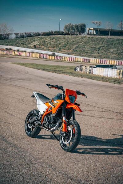 KTM 125 SMC R (2025) nuova