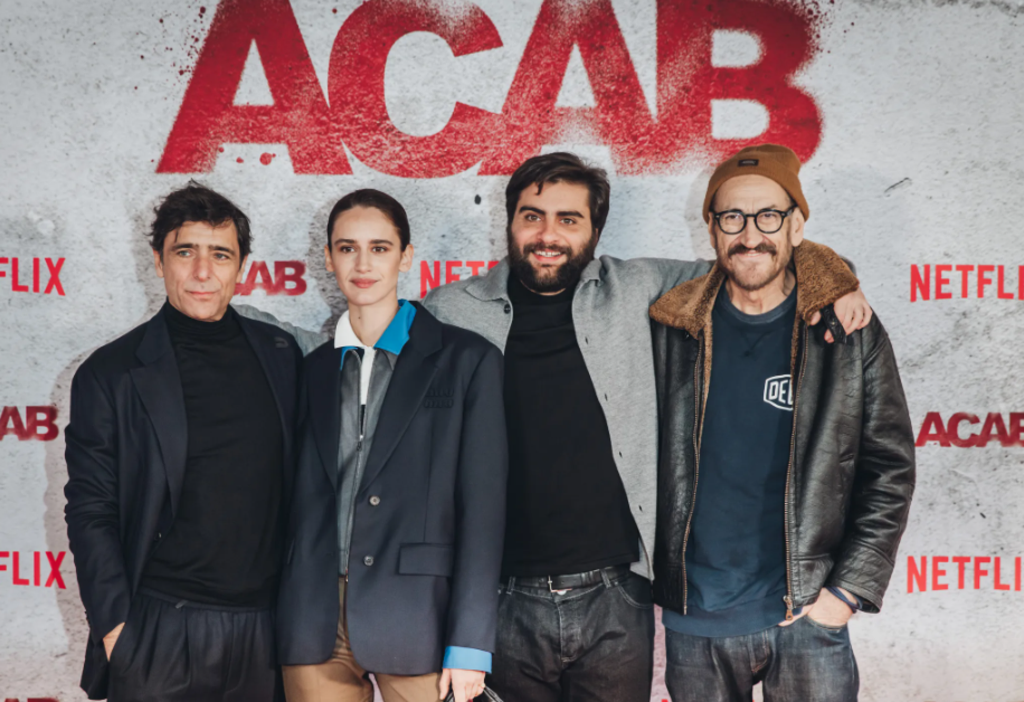 Il cast di Acab