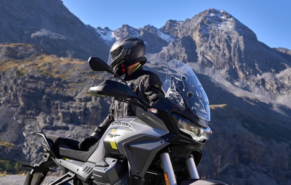 Moto Guzzi Stelvio (2024 - 26) (2)