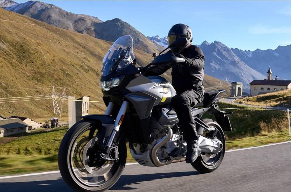 Moto Guzzi Stelvio (2024 - 26) (3)