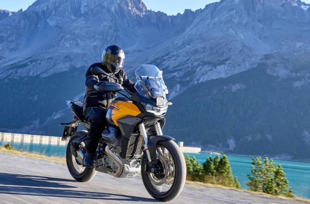 Moto Guzzi Stelvio (2024 - 26) (5)