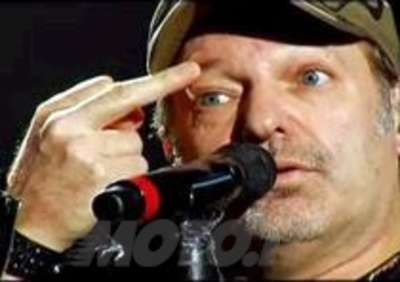 Vasco Rossi contro il nuovo codice della strada [VIDEO]