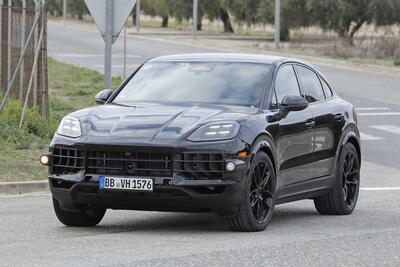 Porsche Cayenne: il futuro della combustione e il passaggio all'elettrico [Foto Spia]