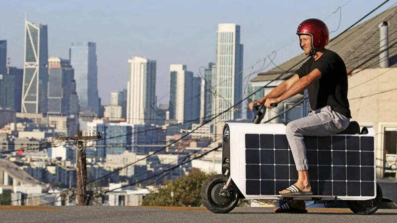 Si chiama Lightfoot, lo scooter elettrico alimentato con pannelli solari