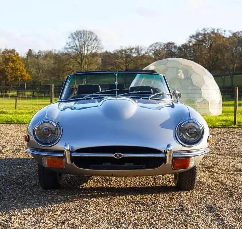 La vista frontale della Jaguar E-Type Series II Roadster