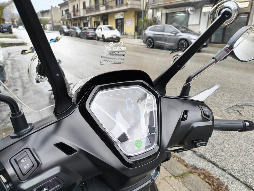 Voge Sfida SR16 125 (2025) (7)