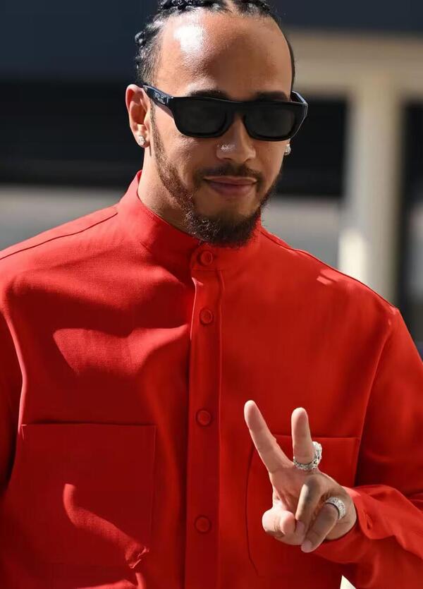 Ok, ma perch&eacute; Lewis Hamilton guider&agrave; le Ferrari vecchie per prepararsi al 2025 della F1? Ve lo spieghiamo noi e (spoiler) non &egrave; il solo