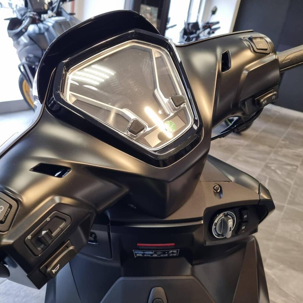 Voge Sfida SR16 125 (2025) (3)