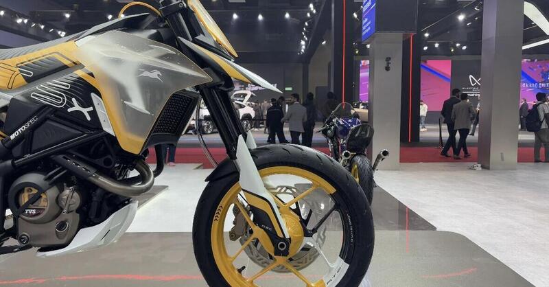 TVS RTS X Supermoto: l&rsquo;azienda indiana svela un concept che punta al segmento motard