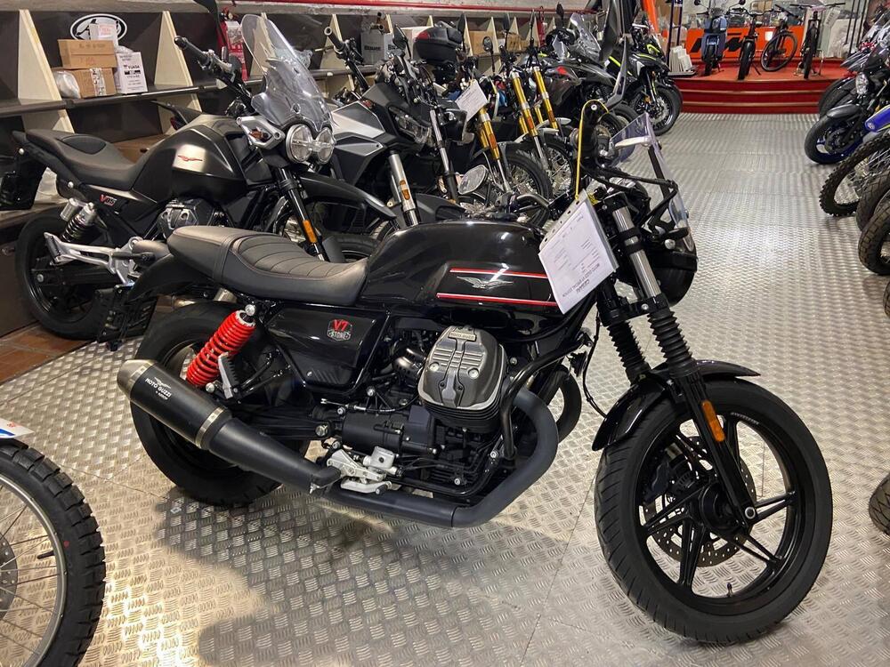 Moto Guzzi V7 Stone Special Edition (2022 - 25)