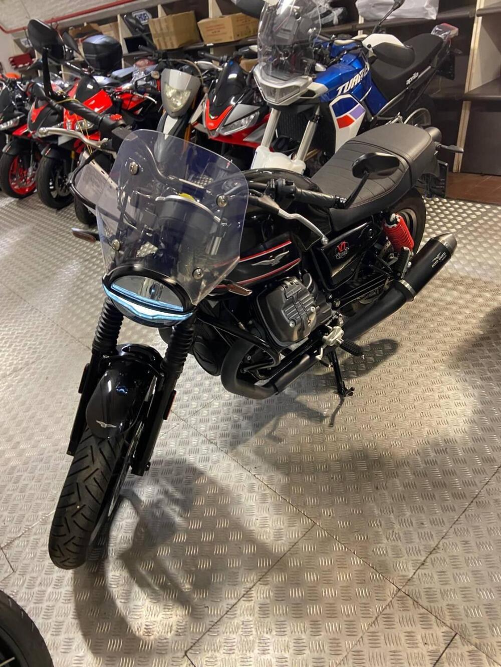 Moto Guzzi V7 Stone Special Edition (2022 - 25) (2)