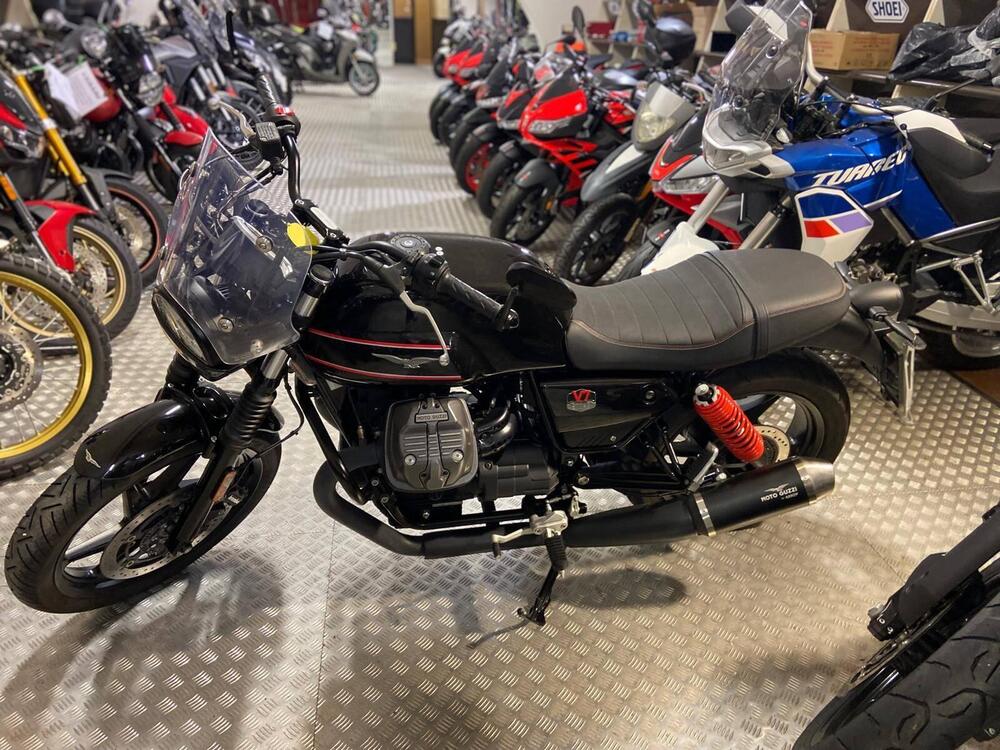 Moto Guzzi V7 Stone Special Edition (2022 - 25) (3)