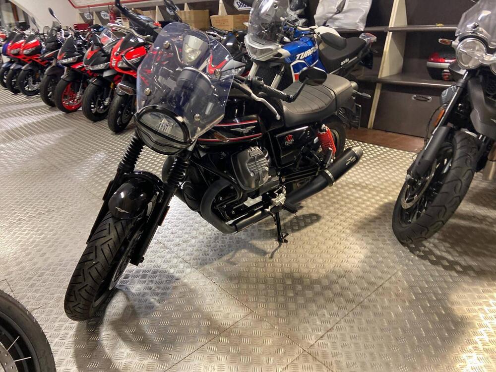 Moto Guzzi V7 Stone Special Edition (2022 - 25) (4)