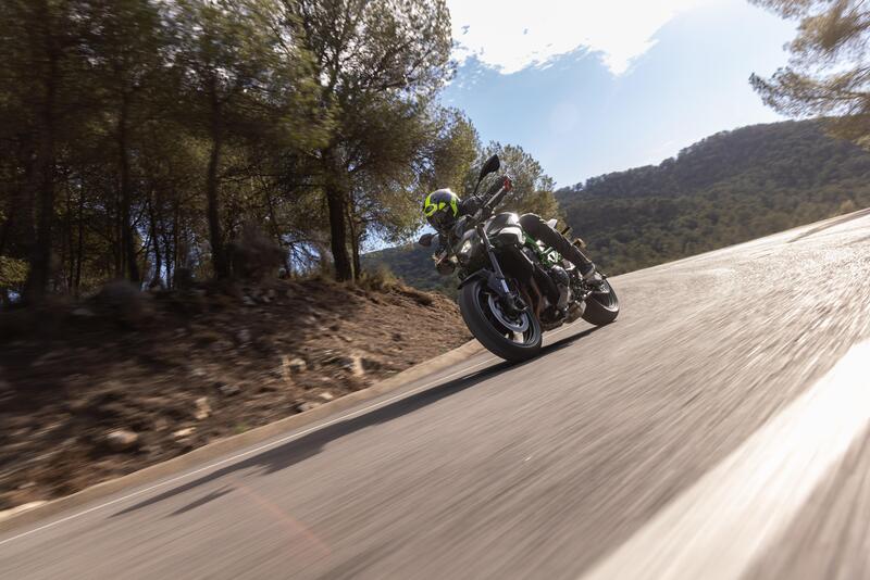 Kawasaki Z900 2025 TEST: sempre pi&ugrave; raffinata, anche nella guida. La prova su strada, pro e contro [VIDEO e GALLERY]