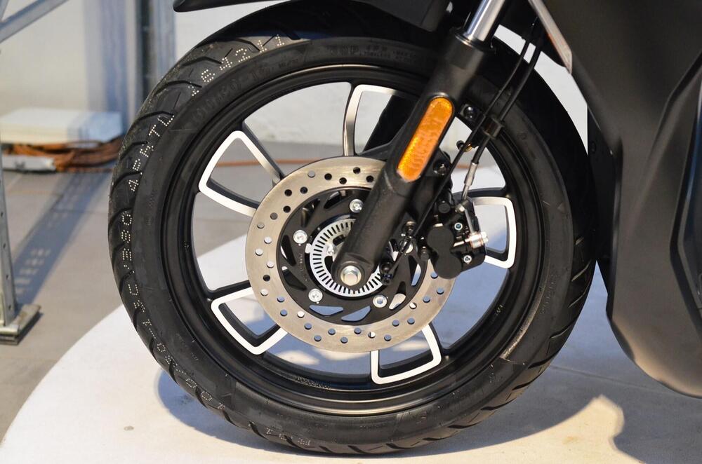 Voge Sfida SR16 125 (2025) (10)