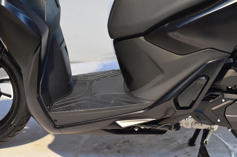 Voge Sfida SR16 125 (2025) (11)