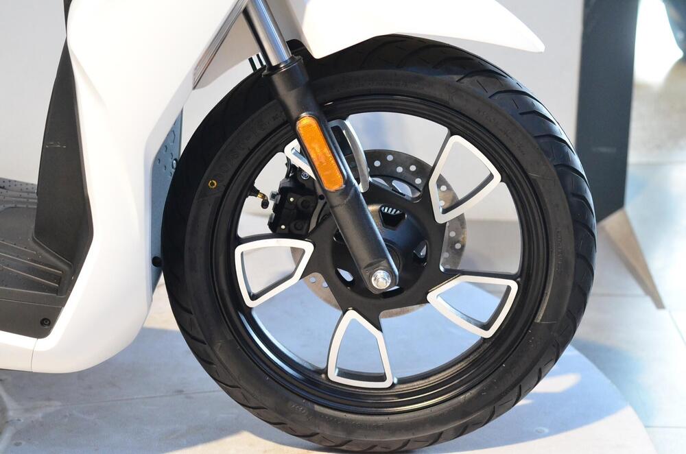 Voge Sfida SR16 125 (2025) (3)