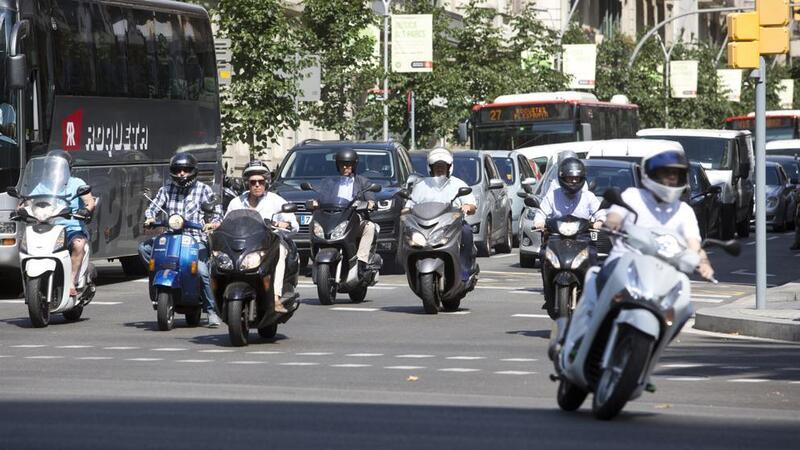 Barcellona avvia la linea dura contro i motocicli