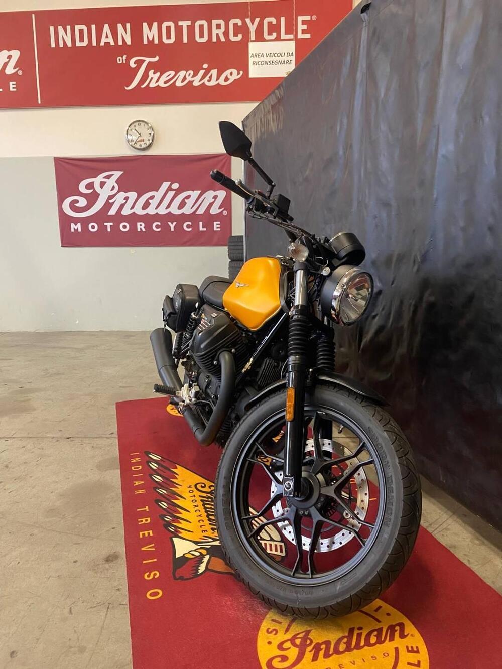 Moto Guzzi V7 III Stone (2017 - 20) (8)