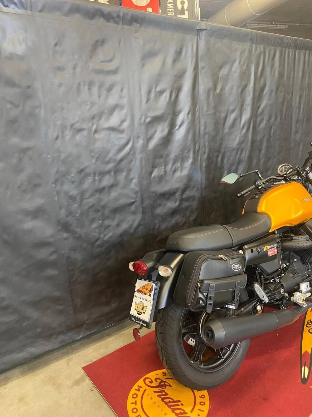 Moto Guzzi V7 III Stone (2017 - 20) (9)