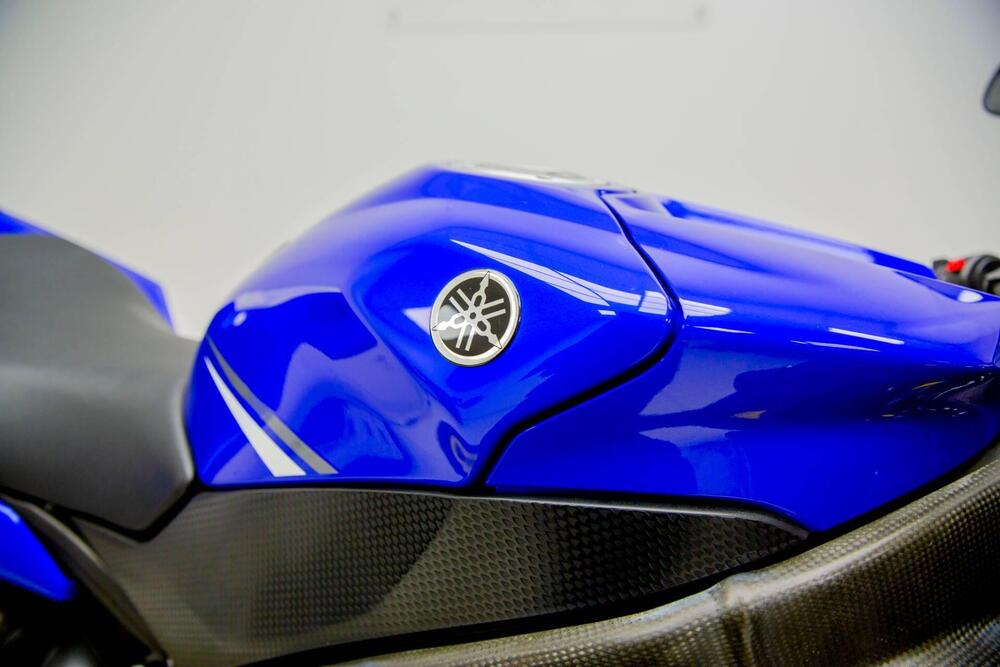 Yamaha YZF R1 (2009 - 11) (18)
