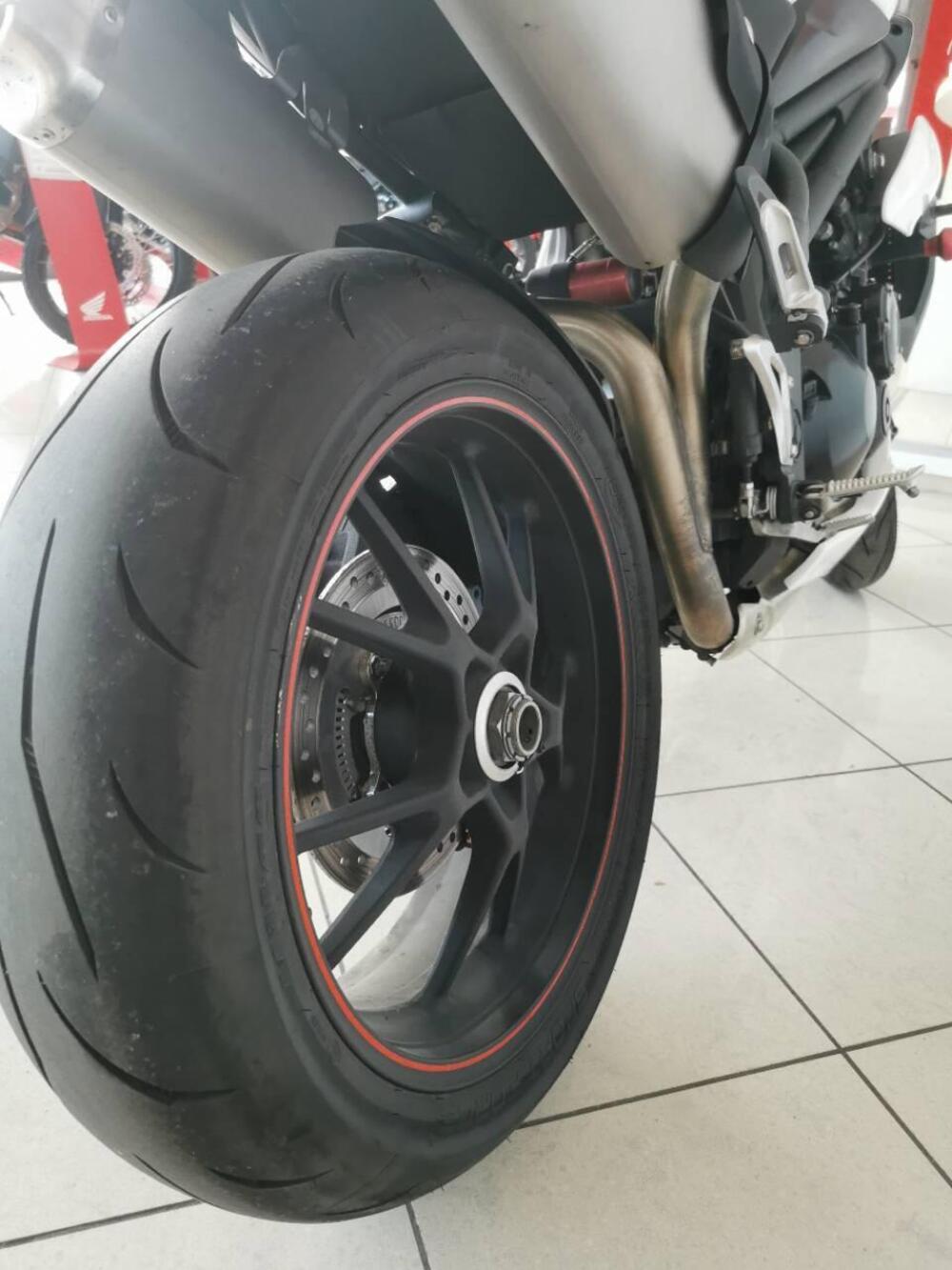 Triumph Speed Triple 1050 ABS (2011 - 15) (4)
