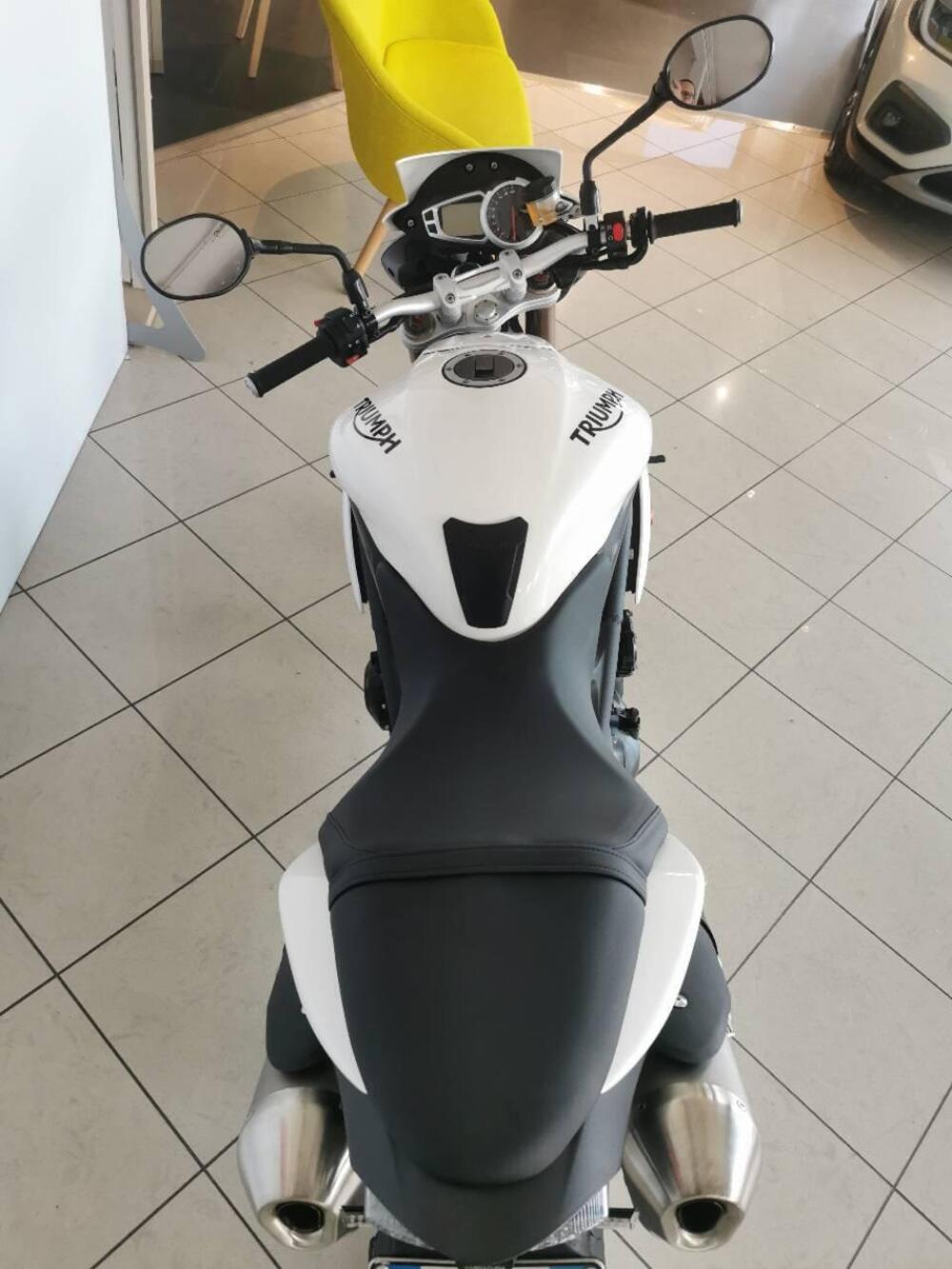 Triumph Speed Triple 1050 ABS (2011 - 15) (6)