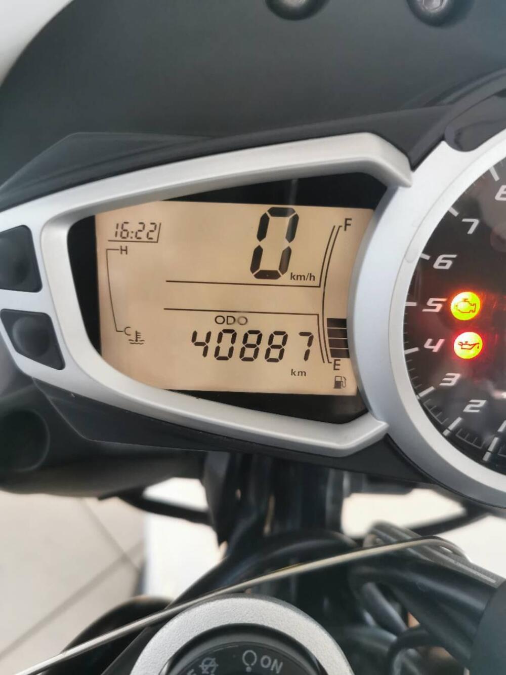 Triumph Speed Triple 1050 ABS (2011 - 15) (7)