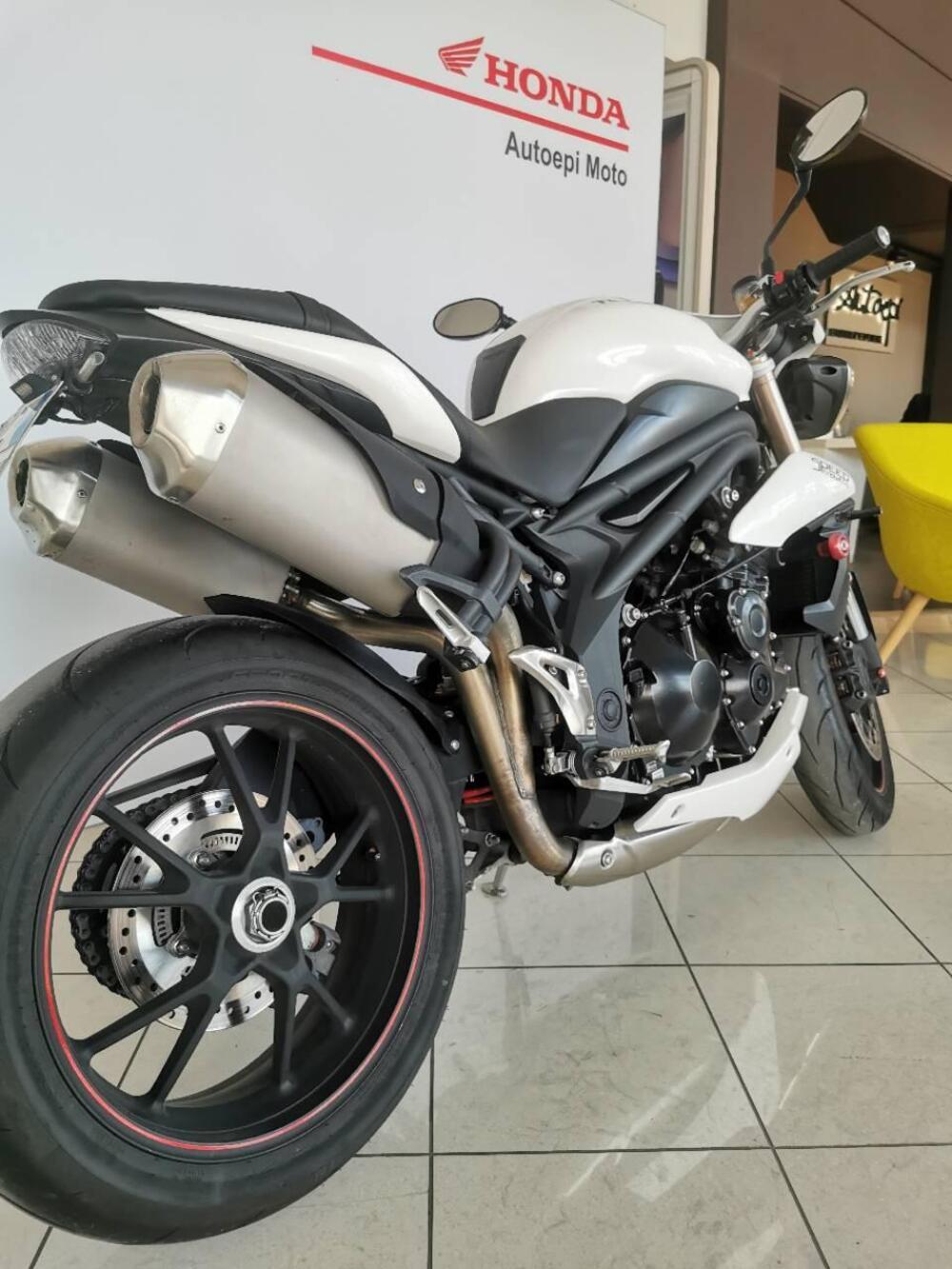 Triumph Speed Triple 1050 ABS (2011 - 15) (8)