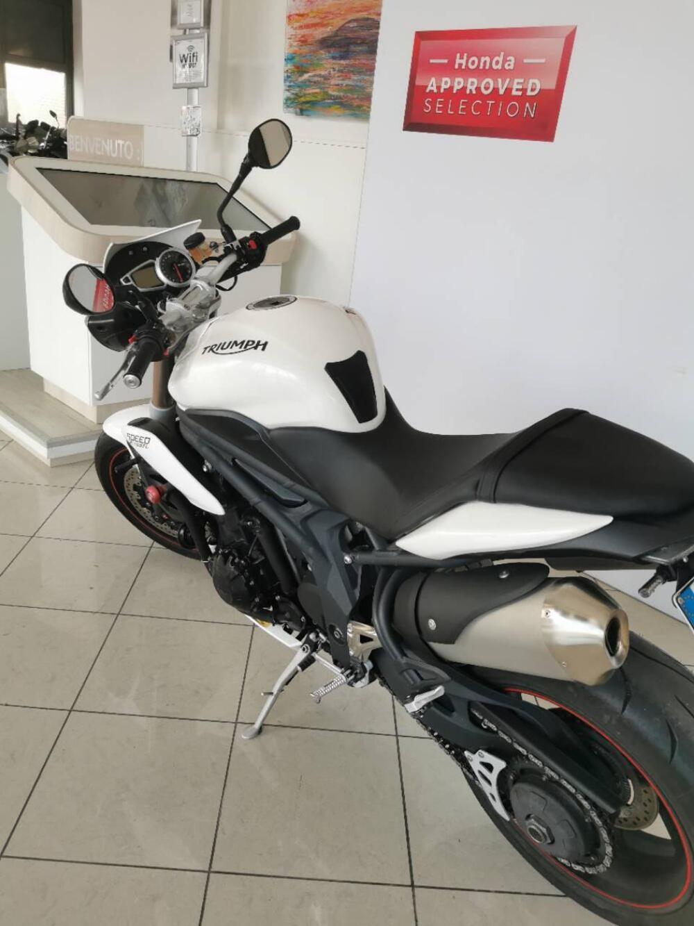 Triumph Speed Triple 1050 ABS (2011 - 15) (9)