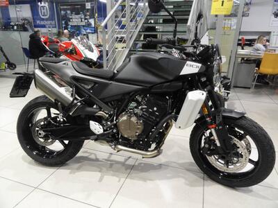 Husqvarna Svartpilen 801 (2024 - 25) nuova