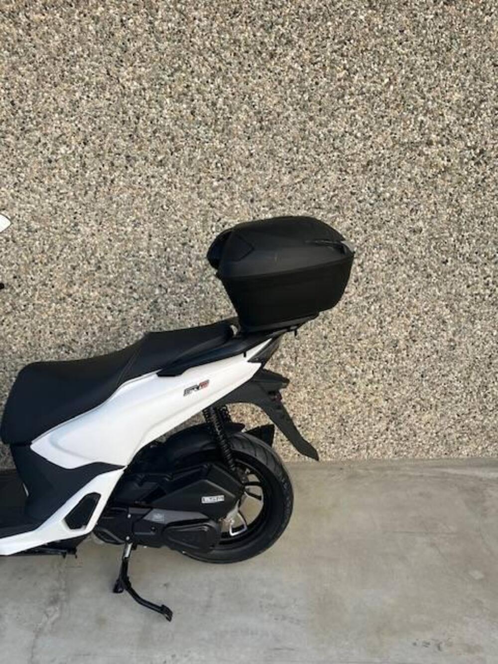 Voge Sfida SR16 125 (2025) (4)