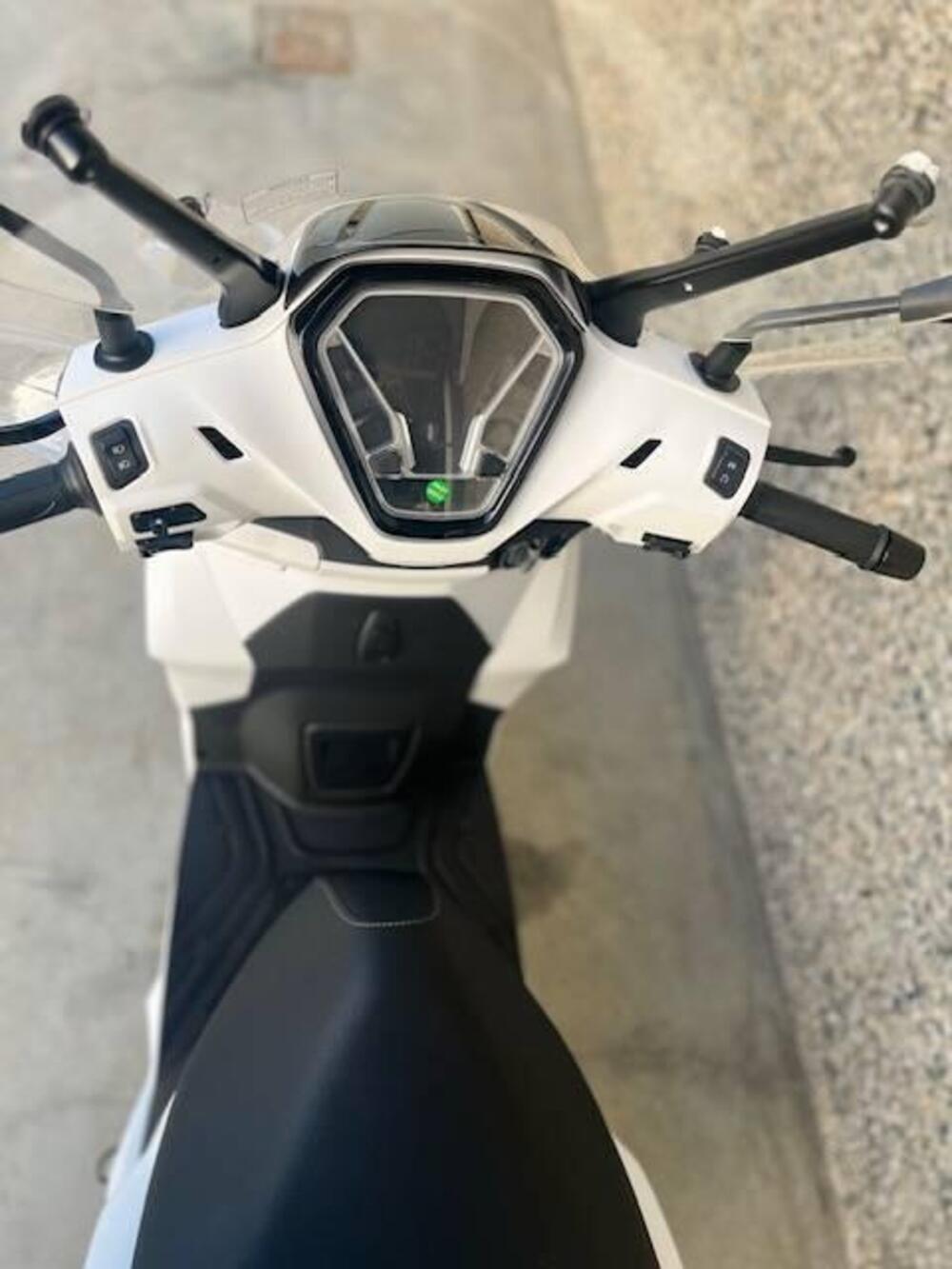 Voge Sfida SR16 125 (2025) (7)