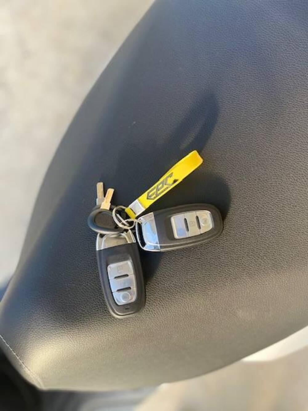 Voge Sfida SR16 125 (2025) (9)