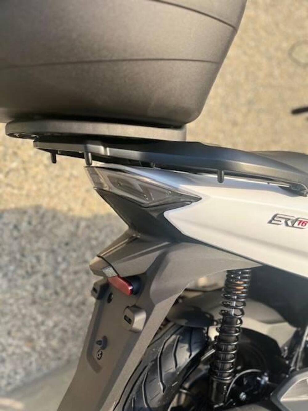 Voge Sfida SR16 125 (2025) (11)