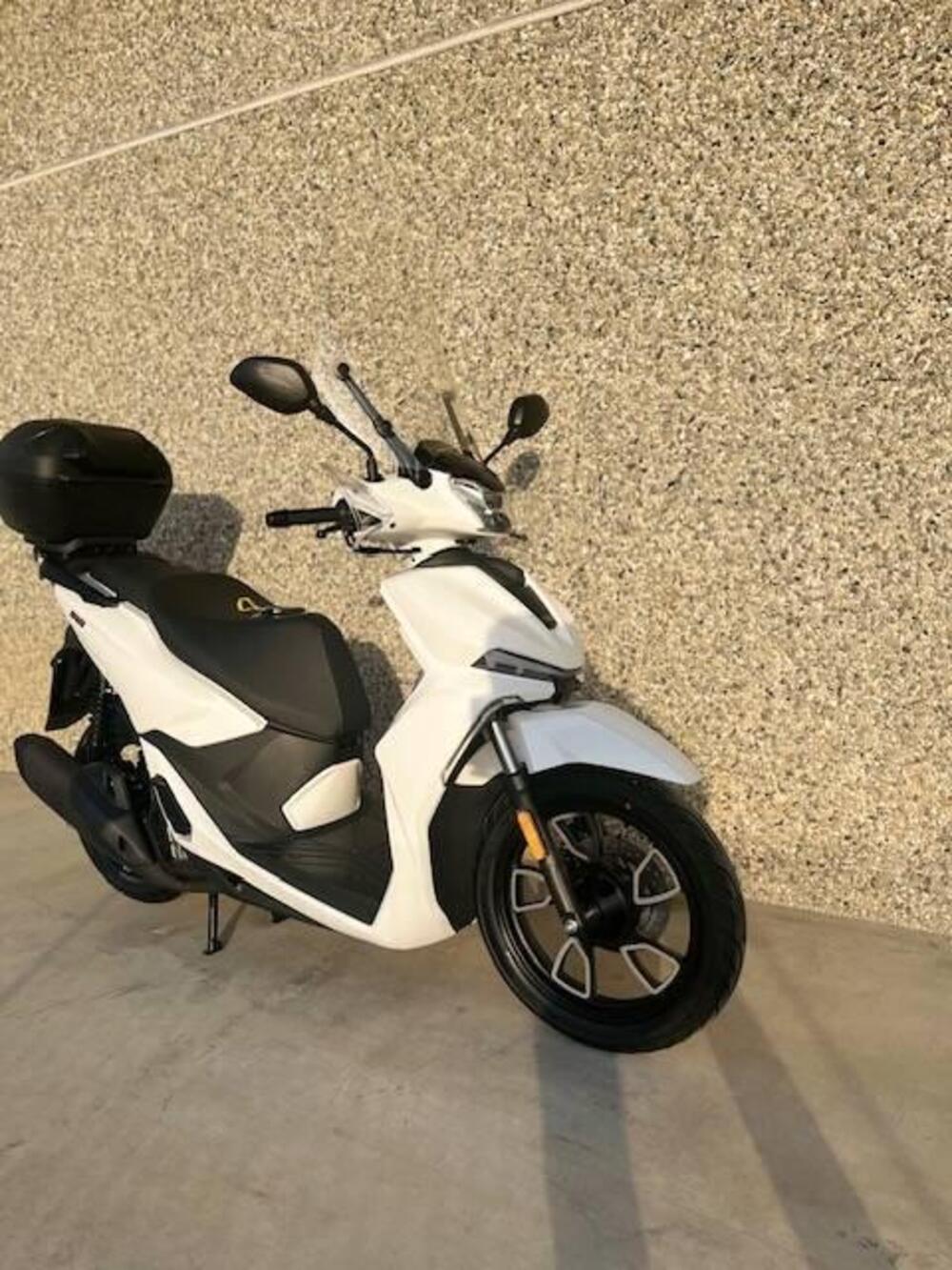 Voge Sfida SR16 125 (2025) (12)