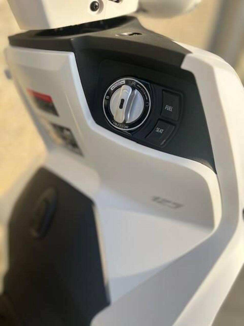 Voge Sfida SR16 125 (2025) (13)