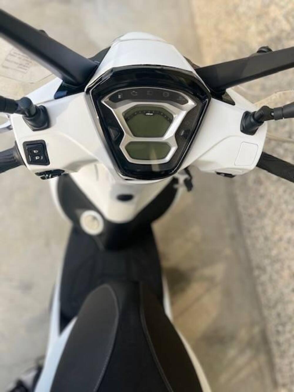 Kymco People 125i S (2021 - 25) (8)