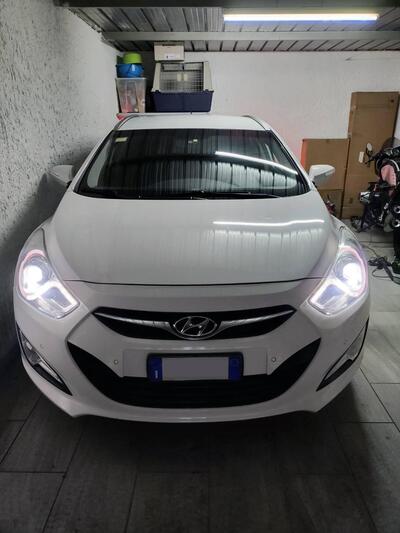 Hyundai i40 Station Wagon 1.7 CRDi 136CV Business del 2014 usata a Napoli